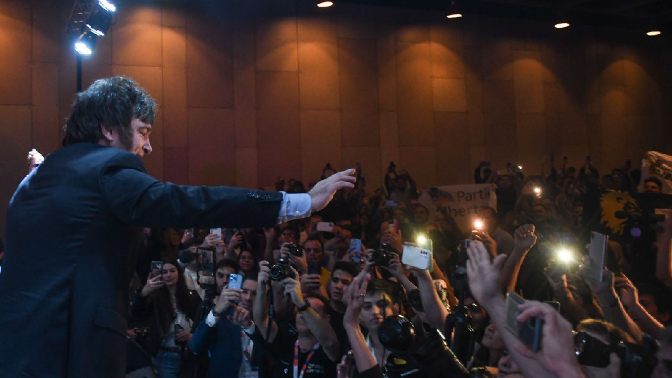 Milei se inclina por un intendente cercano a De Narváez como candidato en provincia, en una jugada alentada por el peronismo